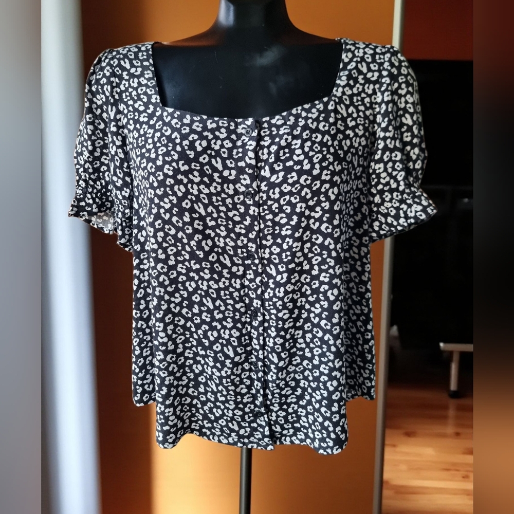 Elodie Women's Black and White Patterned Button Down Blouse